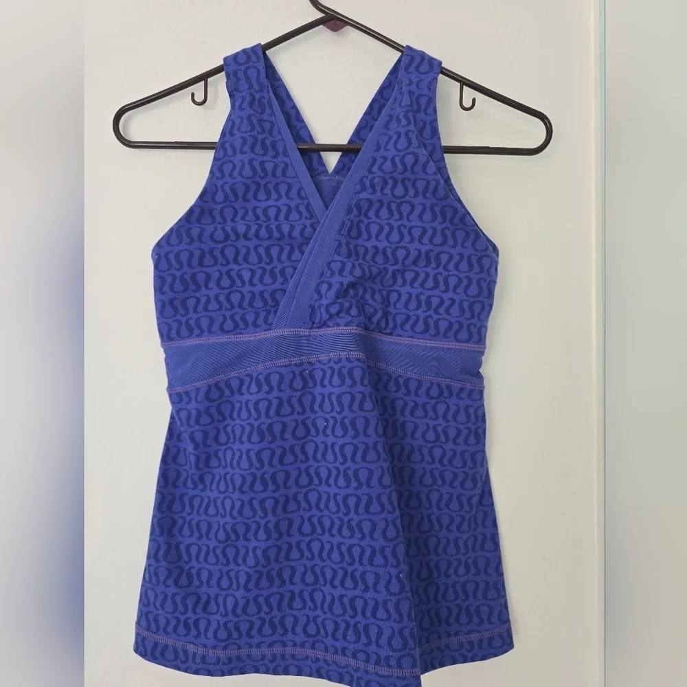 Lululemon Blue Patterned V-Neck Top Size 8